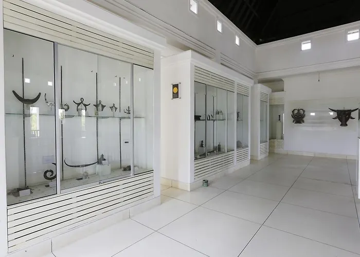 Resort Alam Puri Art Museum & Ubud (Bali)